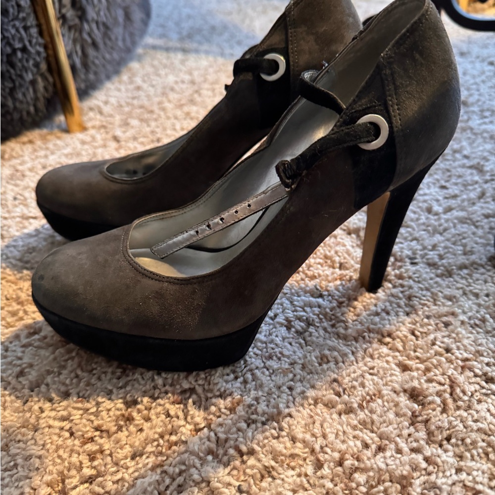 Nine West platform black /grey suede pumps